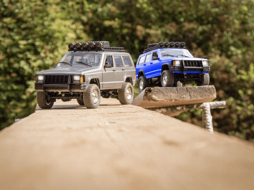 RC auto SUV Legend 4x4 1:12 4WD, strieborná + náhradná batéria