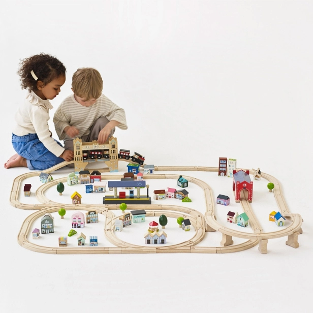 Le Toy Van Train City