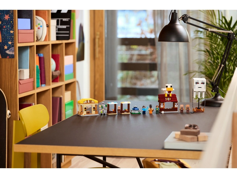 LEGO Minecraft - Balón v podobe ďatľa a útok na dedinu
