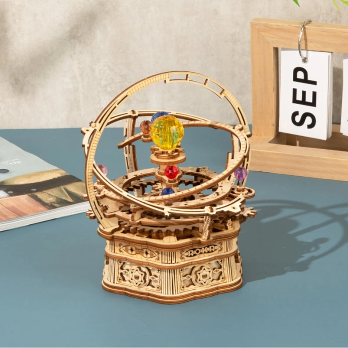 RoboTime 3D skládačka hrací skříňky Historický orloj