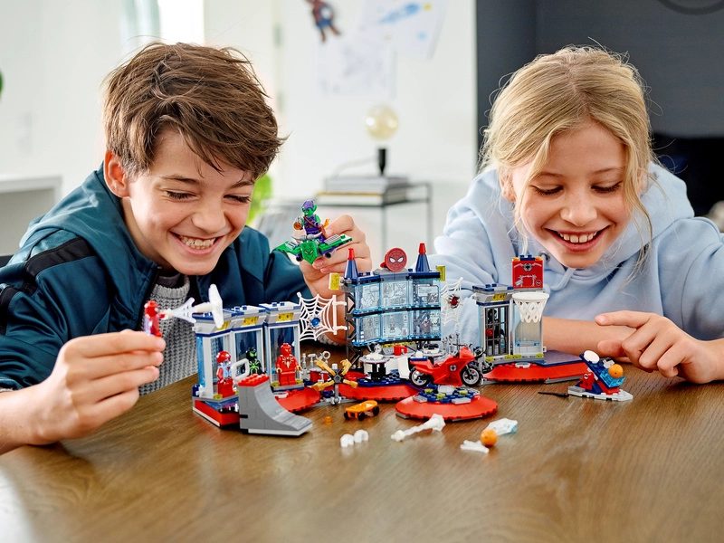 LEGO Super Heroes - Útok na pavúčie brlohy