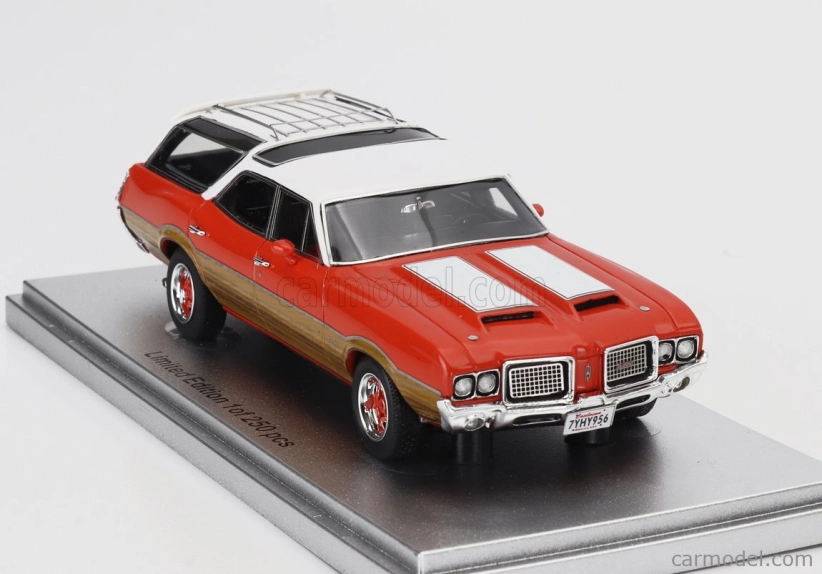 Kess-model Oldsmobile Vista Cruiser 442 Sw Station Wagon 1972 1:43 Červená Biela Drevo