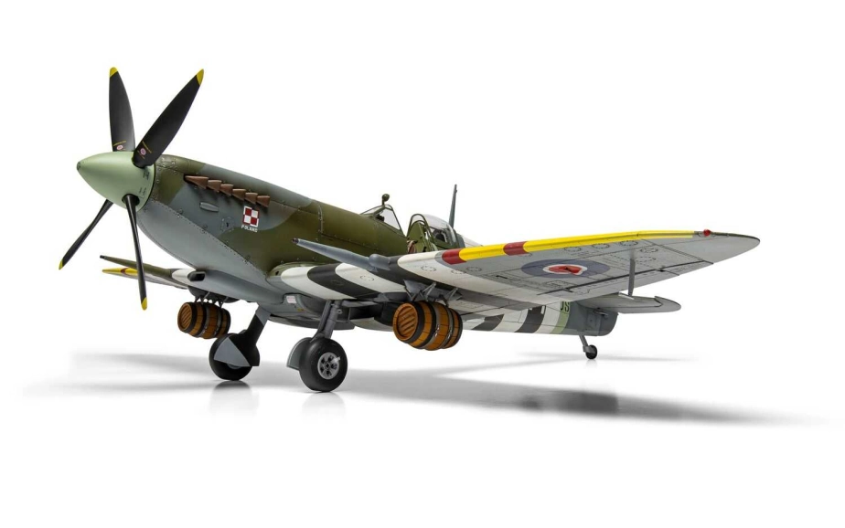 Classic Kit letadlo A17001A - Supermarine Spitfire Mk.IXc - Flying Dray (1:24)