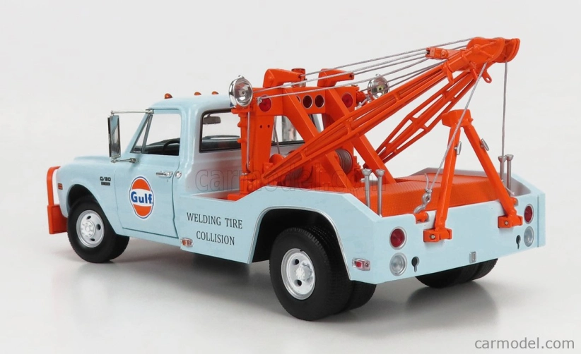 Greenlight Chevrolet C-30 Pick-up Gulf Odtahový vůz 1969 1:18, světle modrá