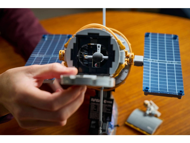 LEGO Editions - Hubbleův vesmírný dalekohled
