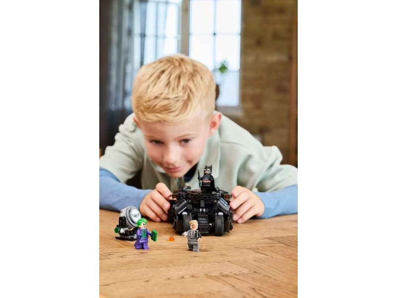LEGO DC Batman – Batman™ Tumbler vs. Two-Face™ a Joker™
