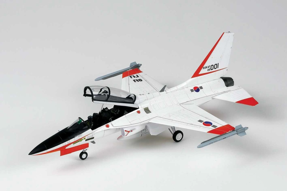 Model Kit lietadlo 12231 - ROKAF T-50 ADVANCED TRAINER (1:48)