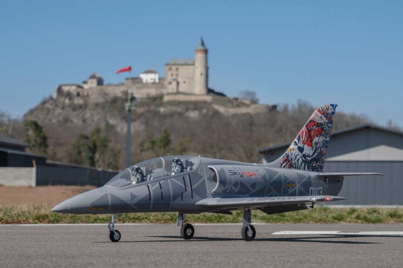 RC letadlo KAVAN L-39 Skyfox 1088mm, šedá