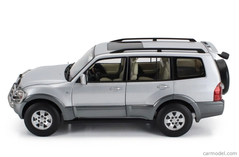 Sun-star Mitsubishi Pajero 3.5l V6 V73 2006 1:18 Silver Grey