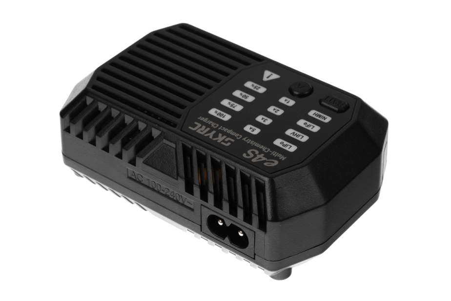 SKY RC e4S nabíječ