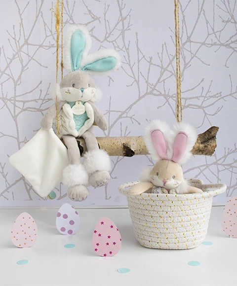 Hračka Doudou Bunny s hrkálkou a držiakom na cumlík 21 cm