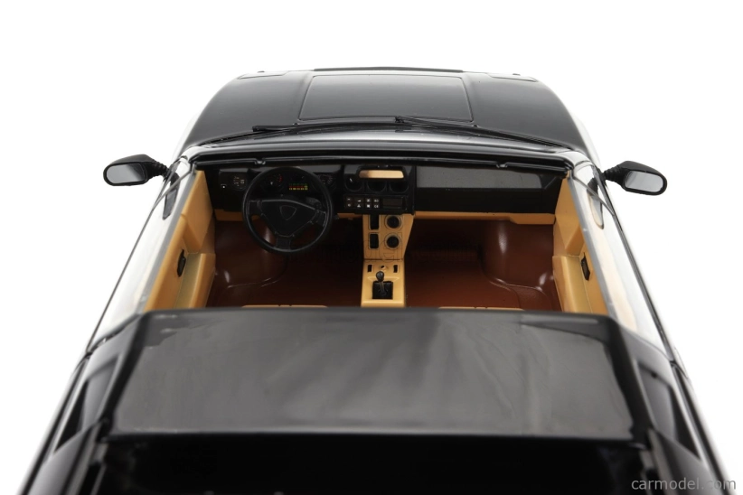 Lamborghini Jalpa 3500 1982 v mierke 1:18 čierna