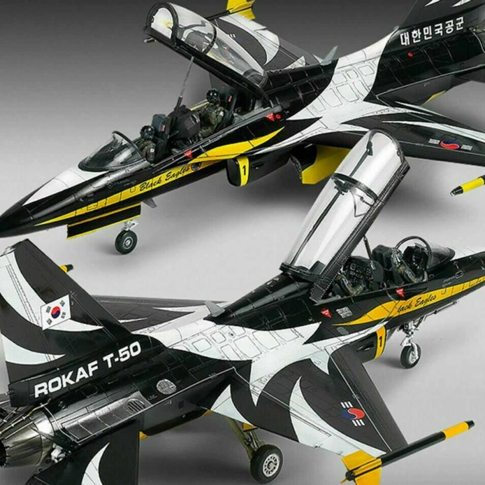 Model Kit letadlo 12242 - ROKAF T-50B "BLACK EAGLES" (1:48)