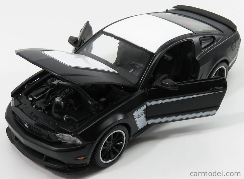 Maisto Ford USA Mustang Boss 302 Coupe 2012 1:24 matná čierno-biela