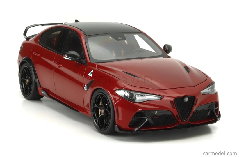 Motorhelix Alfa romeo Giulia Gtam s motorom a príslušenstvom 2021 1:18 Red Met