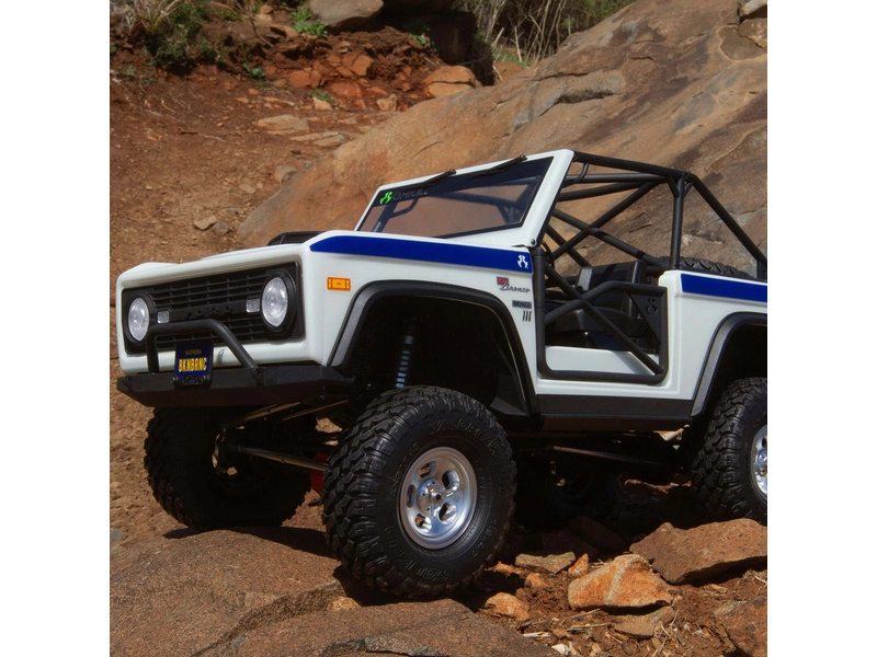 RC auto Axial SCX10 III Early Ford Bronco 4WD 1:10, biele