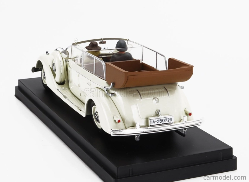 Rio-models Mercedes benz 770k Cabriolet 1938 With Eva Braun And Ss Military Guard Figures 1938 1:43 Bílá