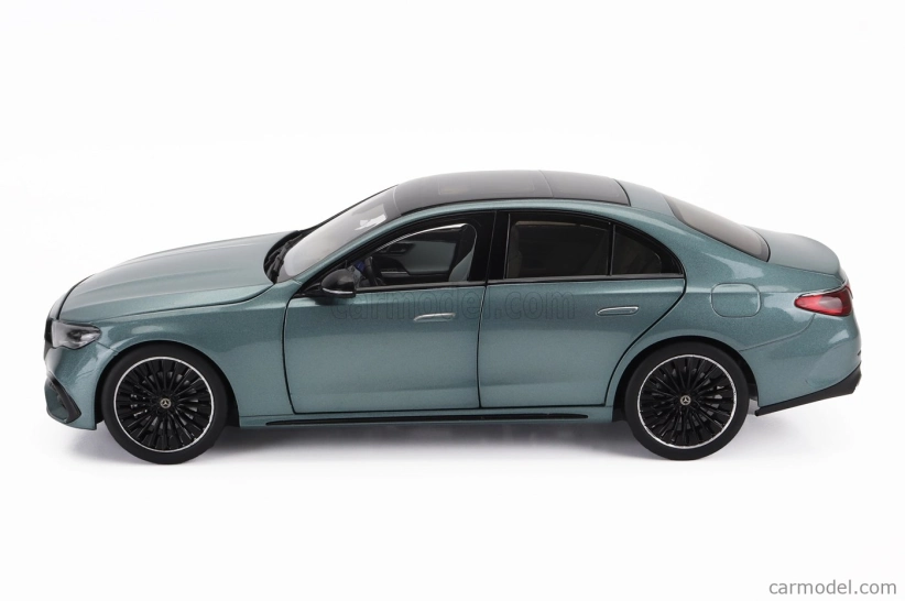 Mercedes benz triedy E (w214) Amg Line 2024 v mierke I 1:18 Veľmi svetlá zelená met.