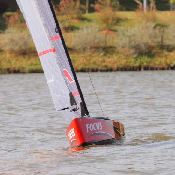 RC plachetnica Focus V2