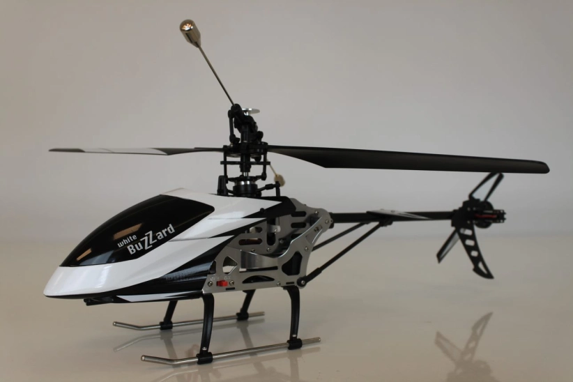 RC vrtulník Buzzard, bíločerná