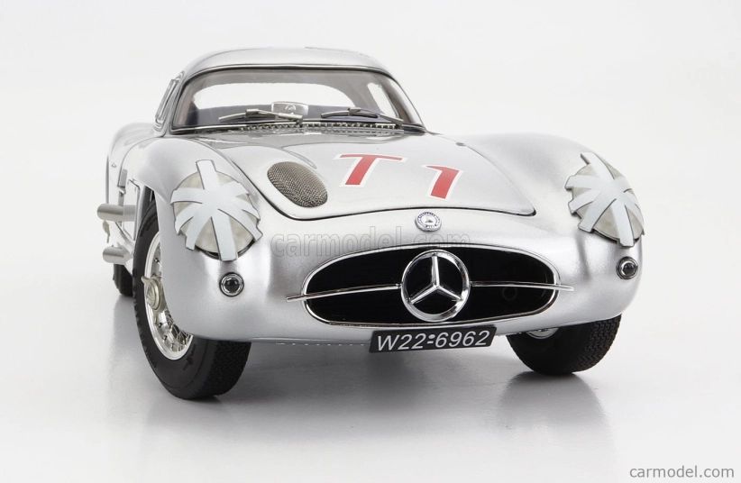 Cmc Mercedes Benz 300 Slr Coupe N T1 Rac Tourist Trophy 1955 1:18 Strieborná