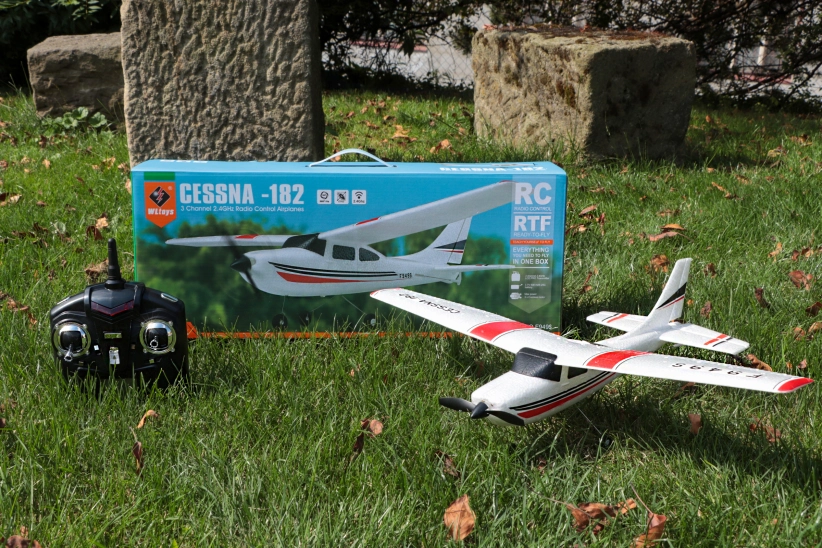RC letadlo Cessna 182
