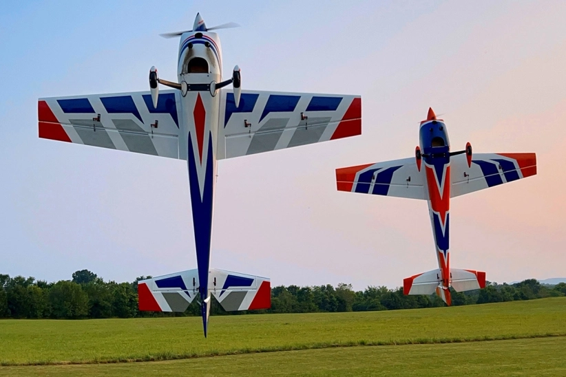 104" Extra 260 - Modrá/Bílá 2,64m