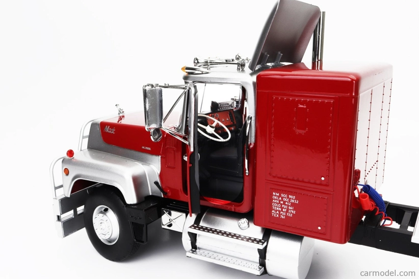 Road-kings Mack Rl700l ťahač 3-assi 1974 1:18 červená strieborná