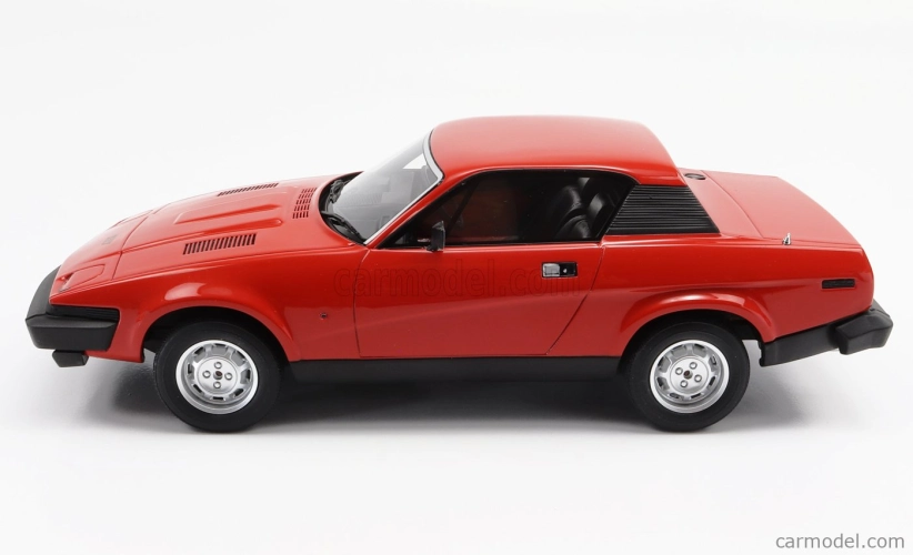 Modely v mierke Cult-scale Triumph Tr7 Coupe 1979 1:18 Červená
