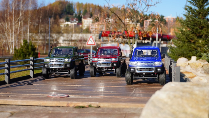 RC auto Land Cruiser Toyota, červená