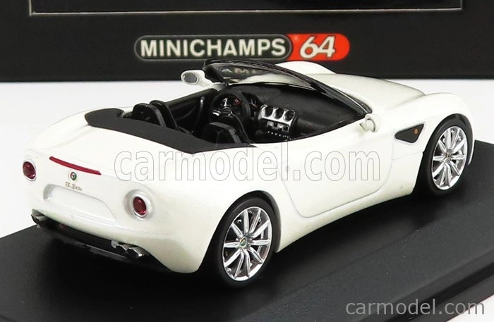 Minichamps Alfa romeo 8c Competizione Spider 2008 1:64 Bílá