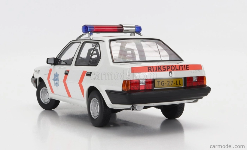 Triple9 Volvo 340 Dl Dutch Police Rijkspolitie 1987 1:18 Bílá Oranžová