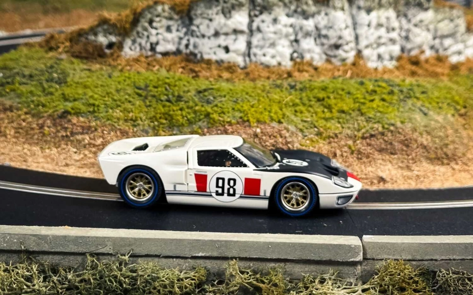 Autíčka GT SCALEXTRIC C4619A - Ken Miles Triple Pack (1:32)