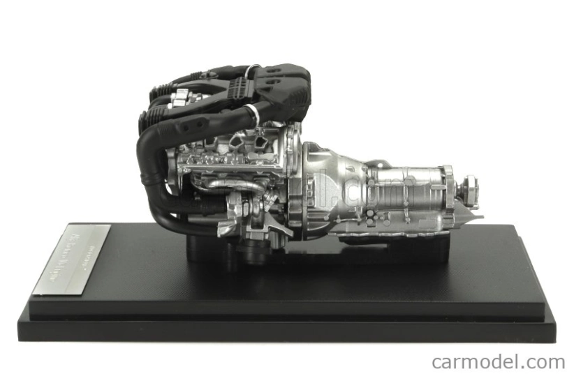 Motorhelix Alfa romeo Giulia Gtam With Engine And Accessories 2021 1:18 Bílá