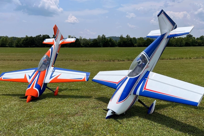 104" Extra 260 - Oranžová/Modrá 2,64m