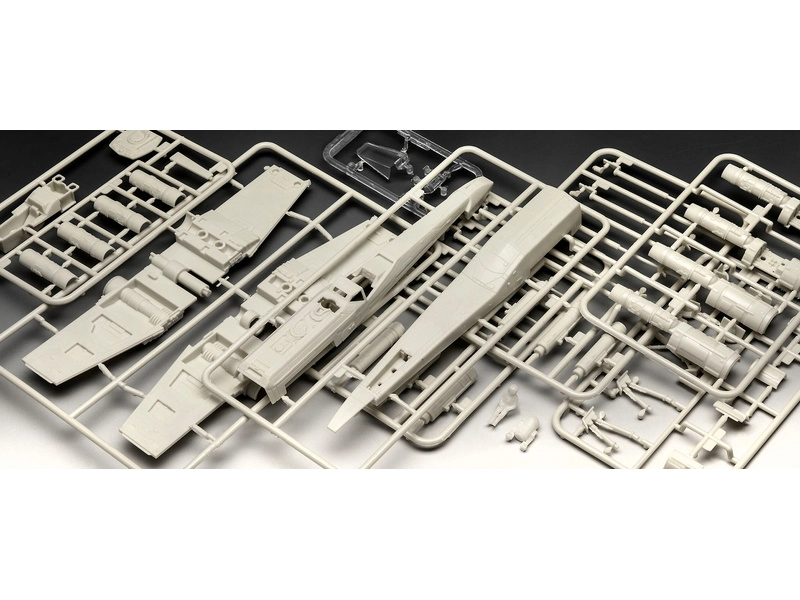 Revell Carson Teva's X-Wing Fighter: The Mandalorian (1:57)