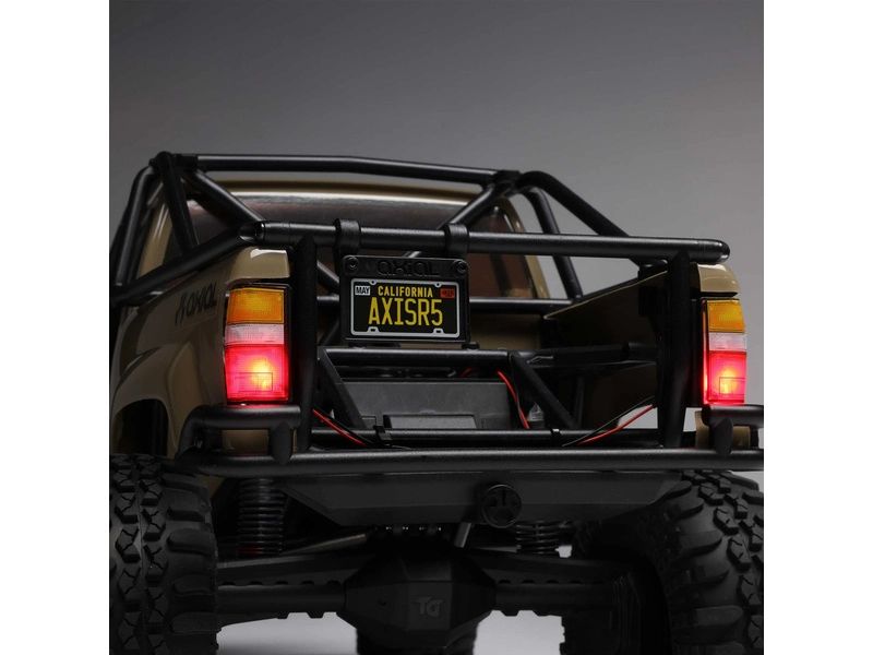 Axial SCX10 III Toyota SR5 1987 1:10 4WD RTR červený