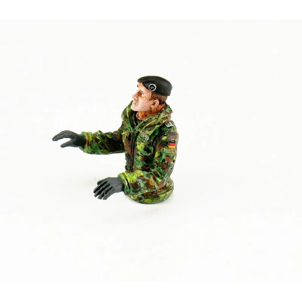 1/16 půl figurka německého velitele tanku Leoparda, ručně malovaný