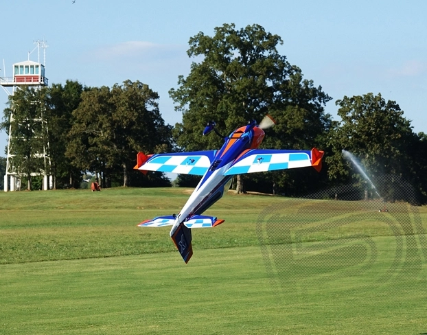 95" Extra 330S – modrá/biela 2,41 m