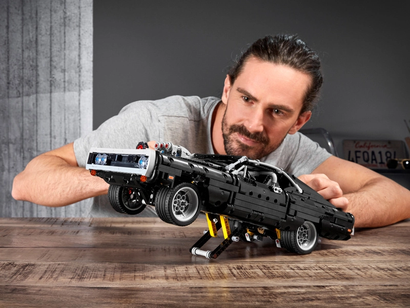 LEGO Technic – Domov Dodge Charger