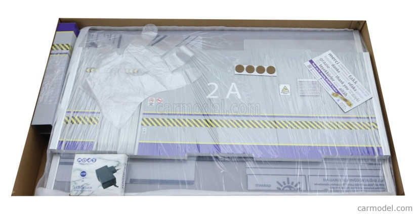 Atlantic Vetrina display box Diorama Parcheggio - Parking - Cars Not Included - Lungh.lenght Cm 68.5 X Largh.width Cm 43.0 X Alt.height Cm 30.0 1:18 Různé