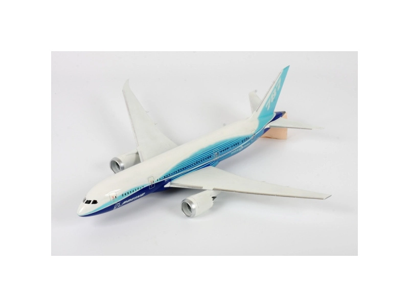 Zvezda Boeing 787-8 Dreamliner (1:144)