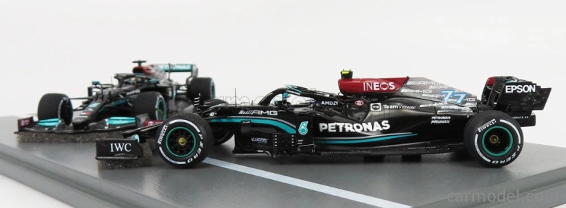 Spark-model Mercedes gp Set F1  2x W12 Mercedes M12 Eq Power+ Team Amg Petronas Motorsport Formula One N 44  + N 77 Abu Dhabi Gp 2021 Lewis Hamilton - Valtteri Bottas - 8 Times World Champion Constructeur 1:43 Černá Zelená