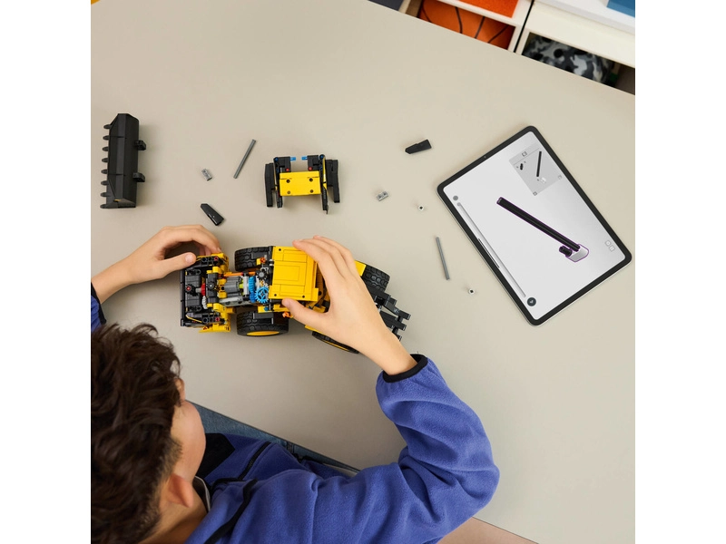 LEGO Technic - Elektrický kolesový nakladač Volvo L120