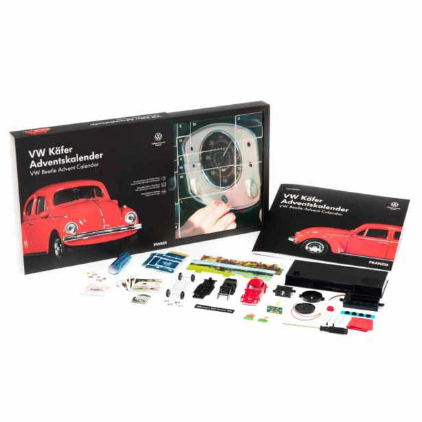 Franzis adventný kalendár VW Beetle so zvukom 1:43, červená