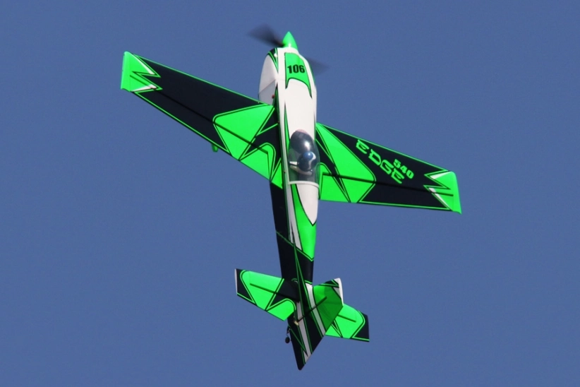 106" Edge 540 ARF - zelená 2,69m