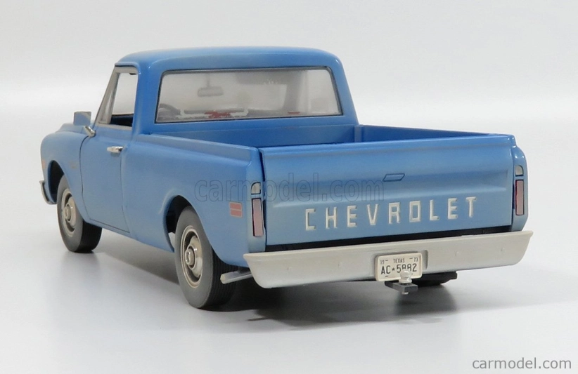 Highway61 Chevrolet C-10 Custom Pick-up 1970 - Texaský masaker motorovou pílou 1:18 Svetlomodrá