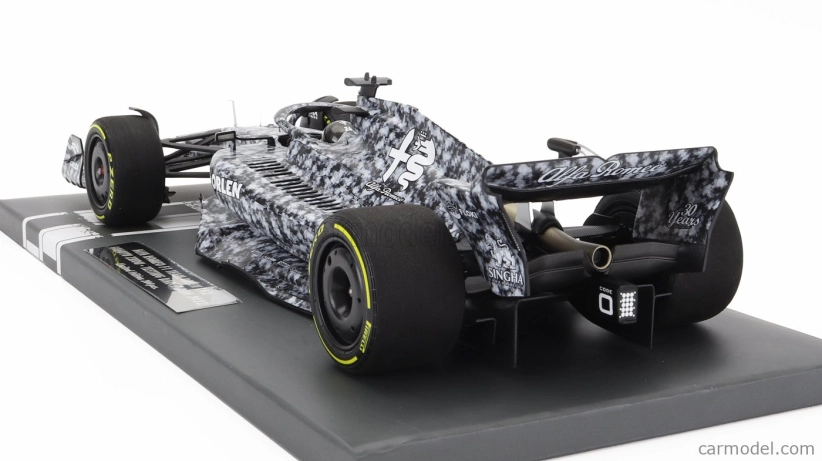 Minichamps Alfa romeo F1 C42 Team Orlen Racing N 24 Test Barcelona 2022 Guanyu Zhou 1:18 Černá Bílá