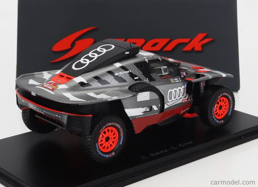 Spark model Audi Q E-tron Rs Tím Audi Sport N 207 Rally Dakar 2023 Carlos Sainz - Lucas Cruz 1:43 Sivá strieborná čierna