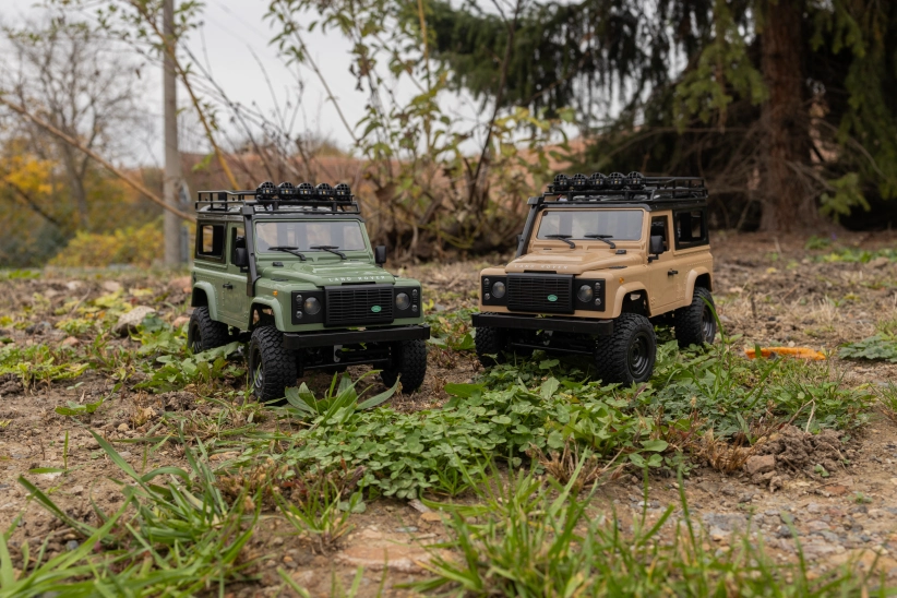 RC auto Land Rover Defender T98 V2 1/12, piesková